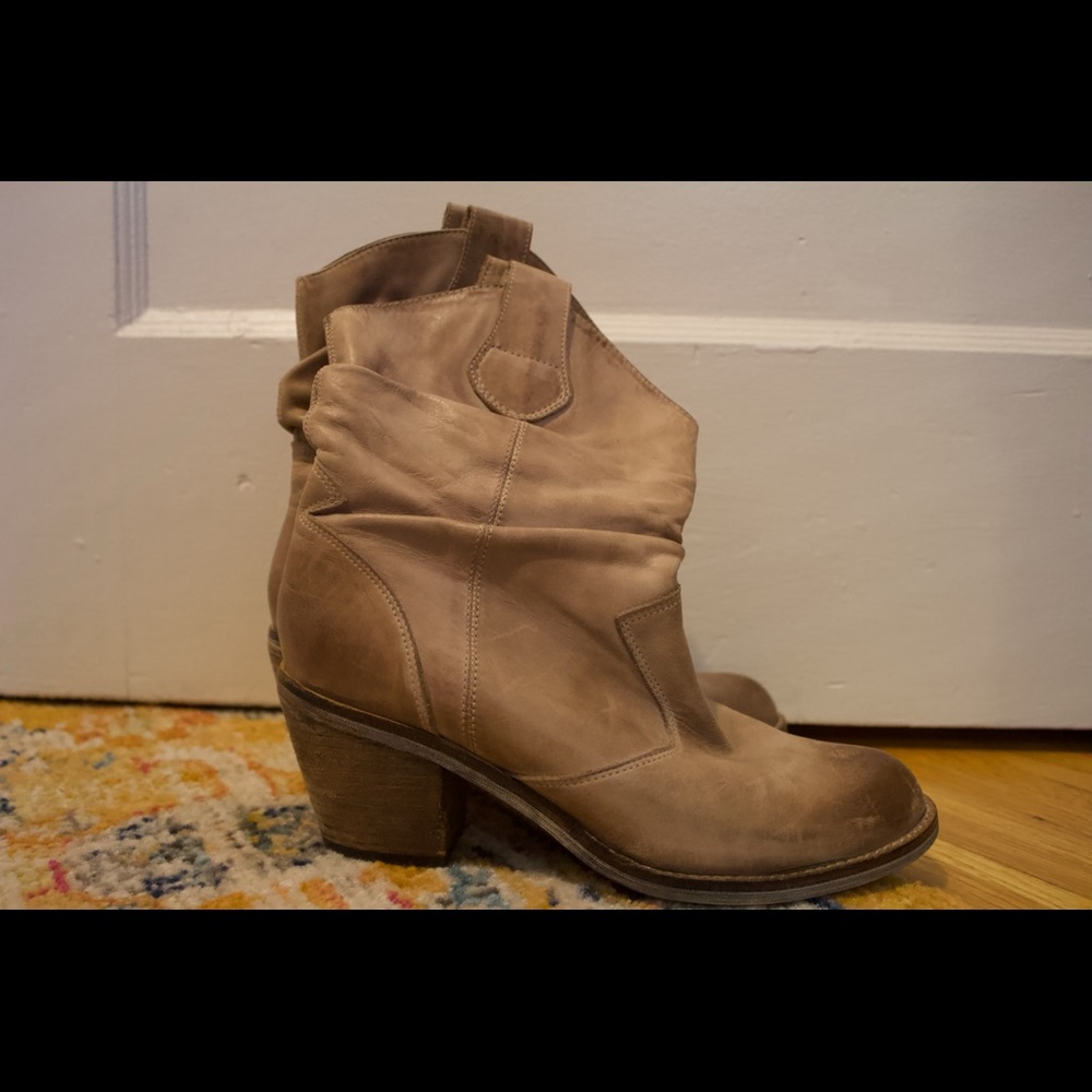 Light brown, short cowgirl style boots, Size 8